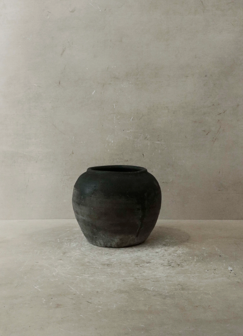 Vintage Dark Pot No. 32