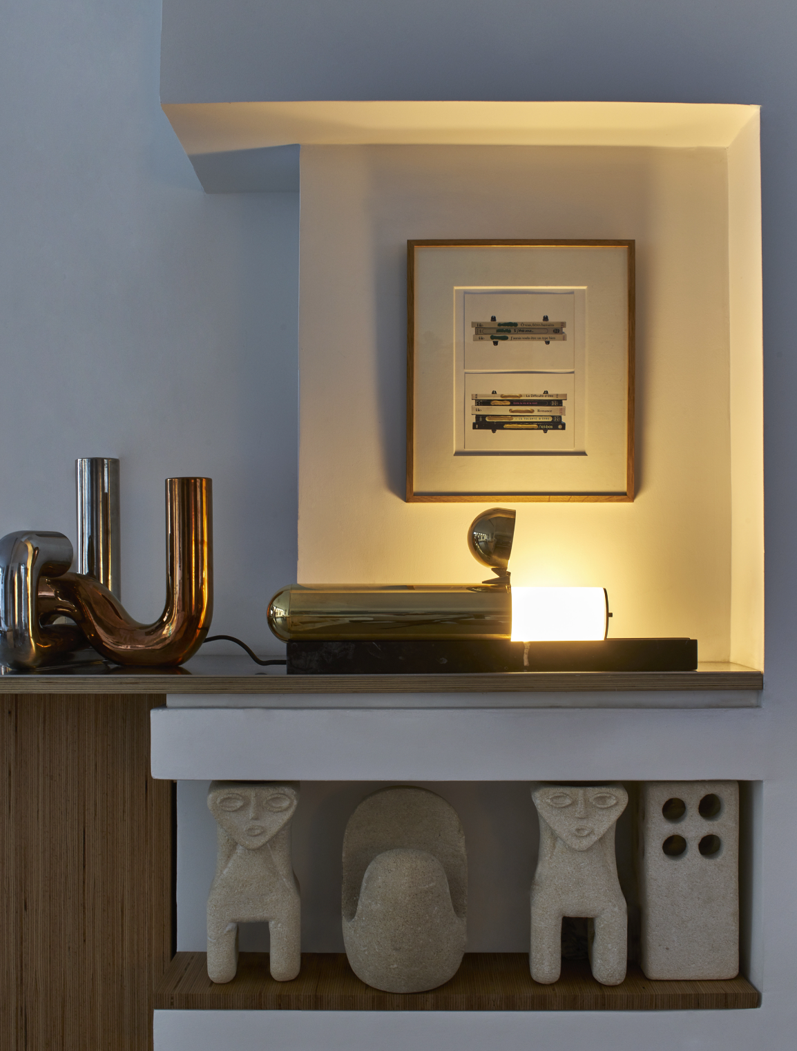 Shelving unit with decorative items against a gray wall