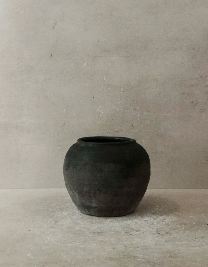 Vintage Dark Pot No. 32